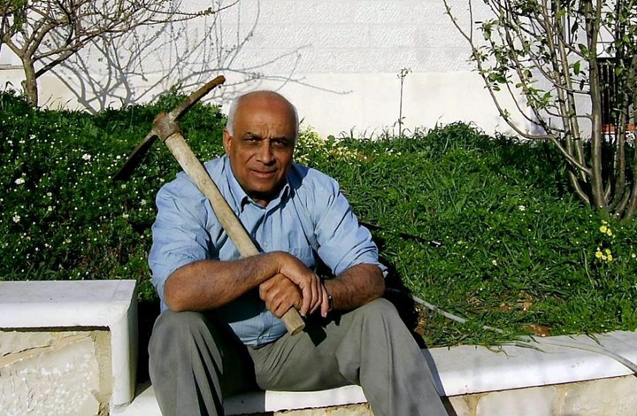 Hamas mourns Prof. Abdul-Sattar Qasem